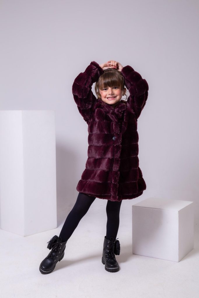 Casaco Peluciado Marsala Com Capuz